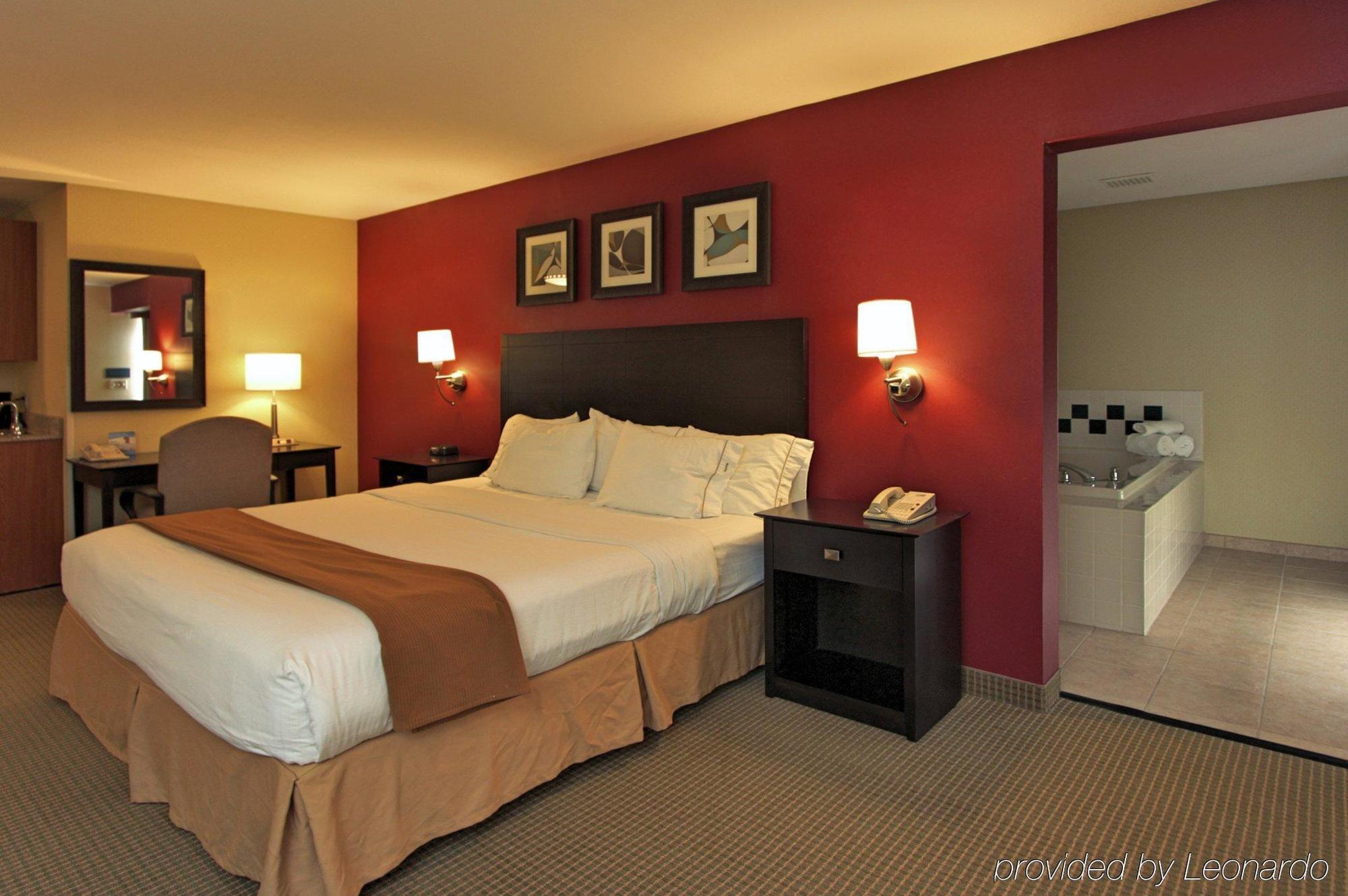 Holiday Inn Express Hotel & Suites Defiance By Ihg Екстериор снимка