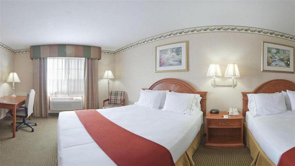 Holiday Inn Express Hotel & Suites Defiance By Ihg Екстериор снимка